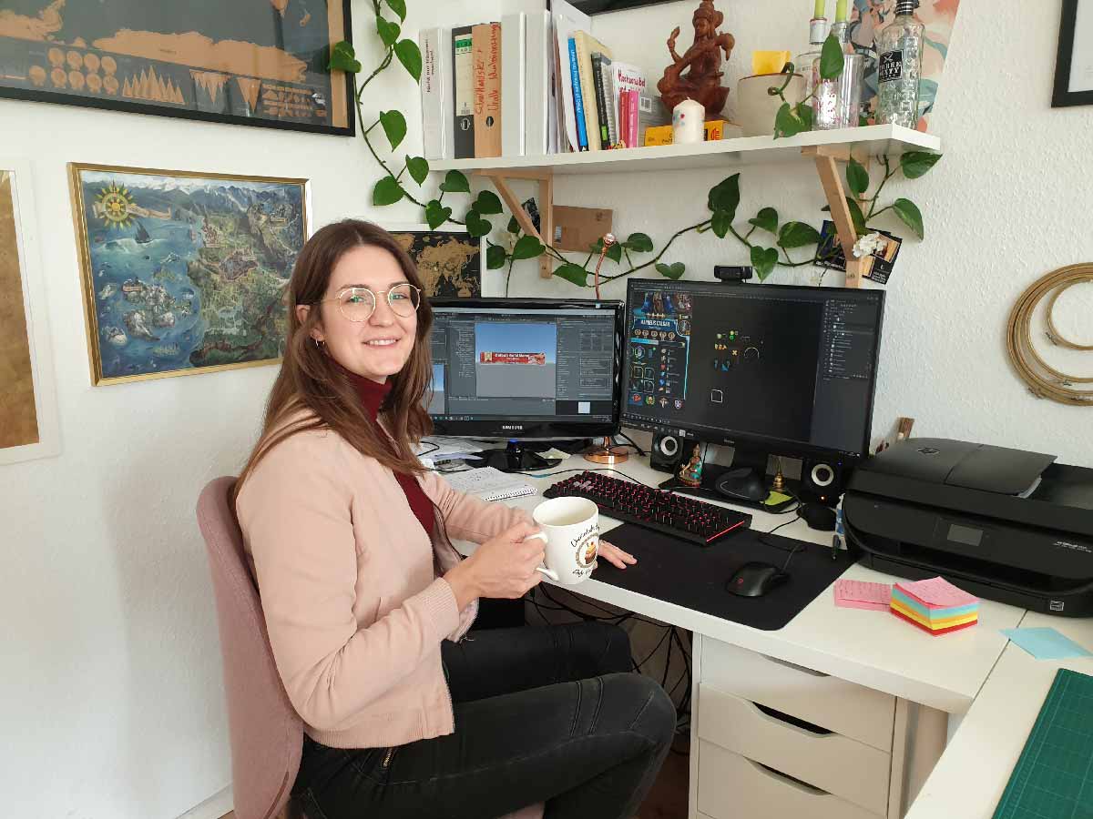 Tabea Koch am Arbeitsplatz Porträt von dem Absolventen Dave Dragomirovic